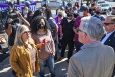 California: Niños bajo tutela de condado duermen en el suelo