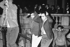 Francia conmemora la masacre de argelinos en París en 1961