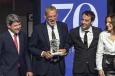 Carmen Mola: Escritora galardonada con mayor premio literario en efectivo resulta ser tres hombres