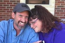 Virginia: padres con cuatro niños se arrepienten de no haber recibido vacuna anti COVID-19 antes de morir