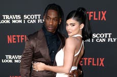 ‘Travis y yo estamos devastados’: Kylie Jenner emite declaración después de muertes en Astroworld