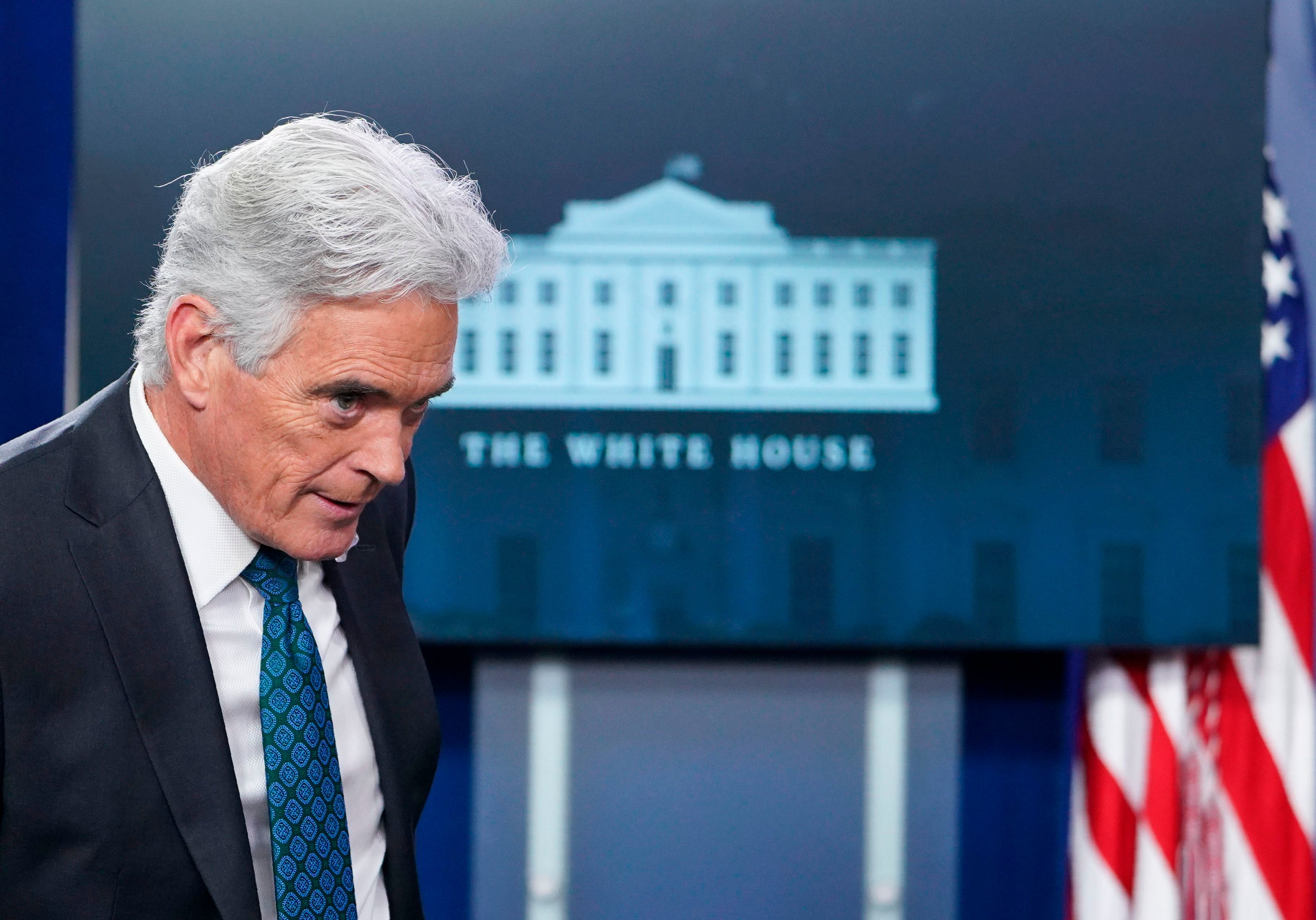 Presentador de Fox News elimina tweet que afirma muerte de Colin Powell ‘genera preocupaciones’ sobre las vacunas