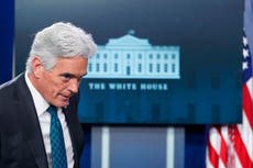 Presentador de Fox News elimina tweet que afirma muerte de Colin Powell ‘genera preocupaciones’ sobre las vacunas