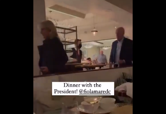 Psaki defiende a los Bidens contra las afirmaciones de que rompieron el mandato de la máscara en una cena