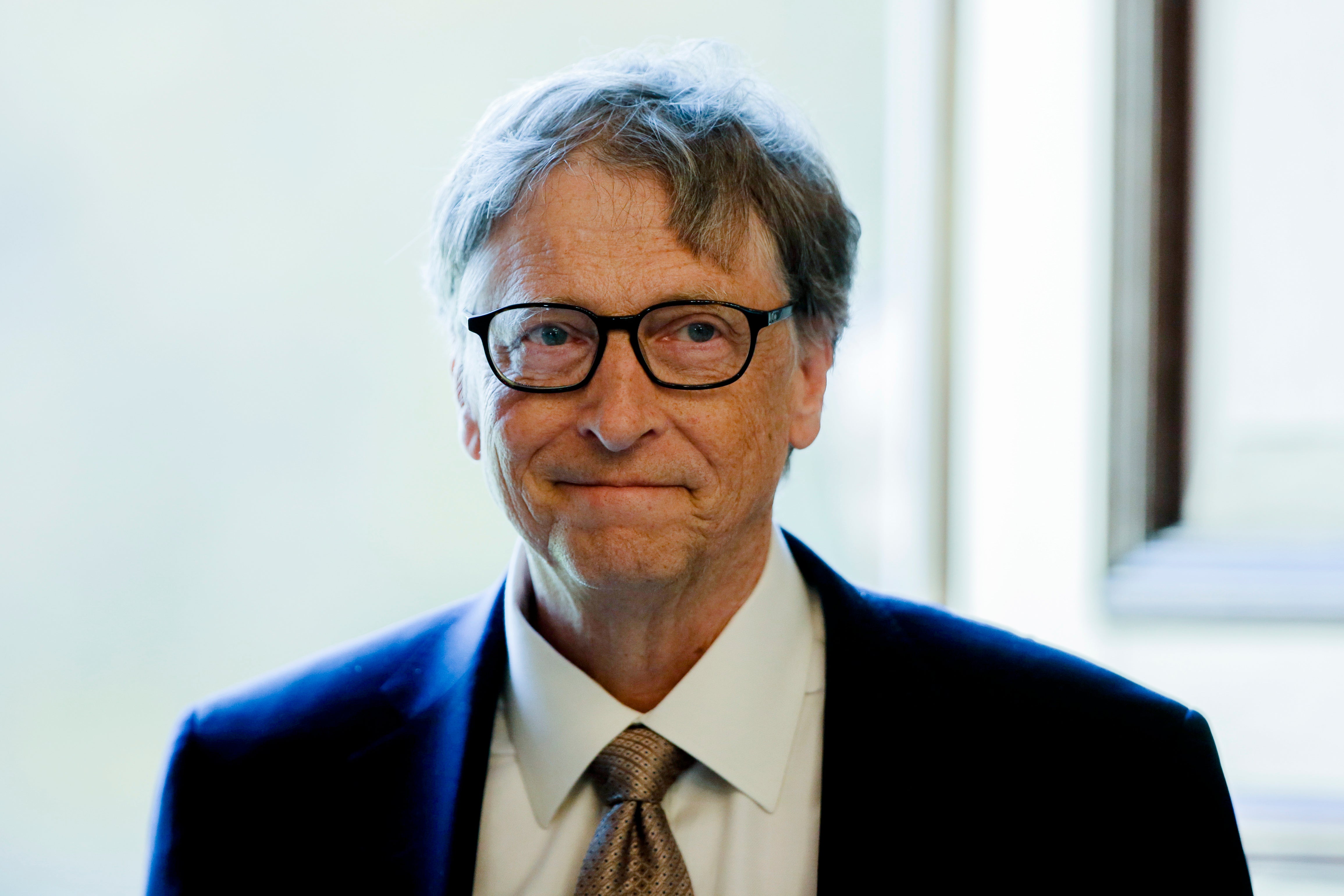 Bill Gates advierte sobre ataques terroristas de viruela mientras busca fondos para investigación