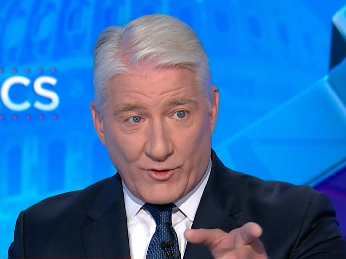 Presentador de CNN revela al aire su diagnóstico de esclerosis múltiple y agradece al personal que se vacune