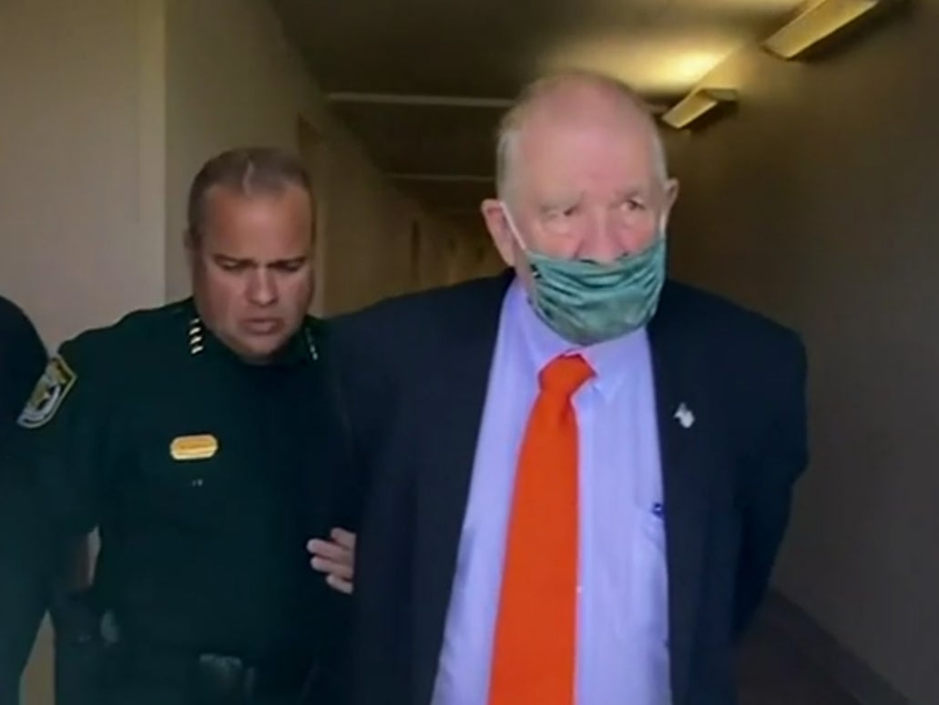 Abogado que representó a George Zimmerman arrestado por manipulación de testigos en un caso de violación