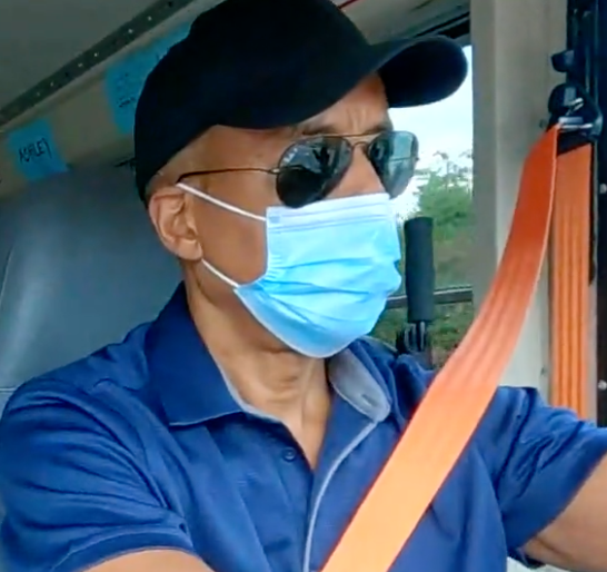 Virginia: Importante exfuncionario del FBI comienza un nuevo trabajo como conductor de un autobús escolar