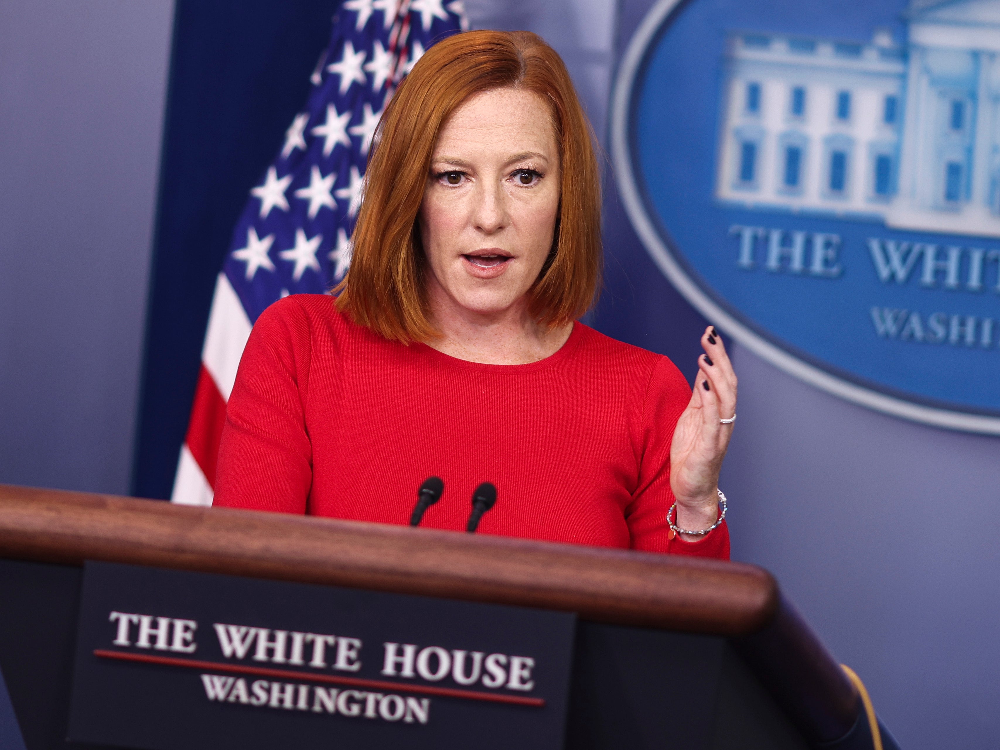 Jen Psaki acaba con ataque de reportera de Newsmax por la licencia de paternidad de Pete Buttigieg