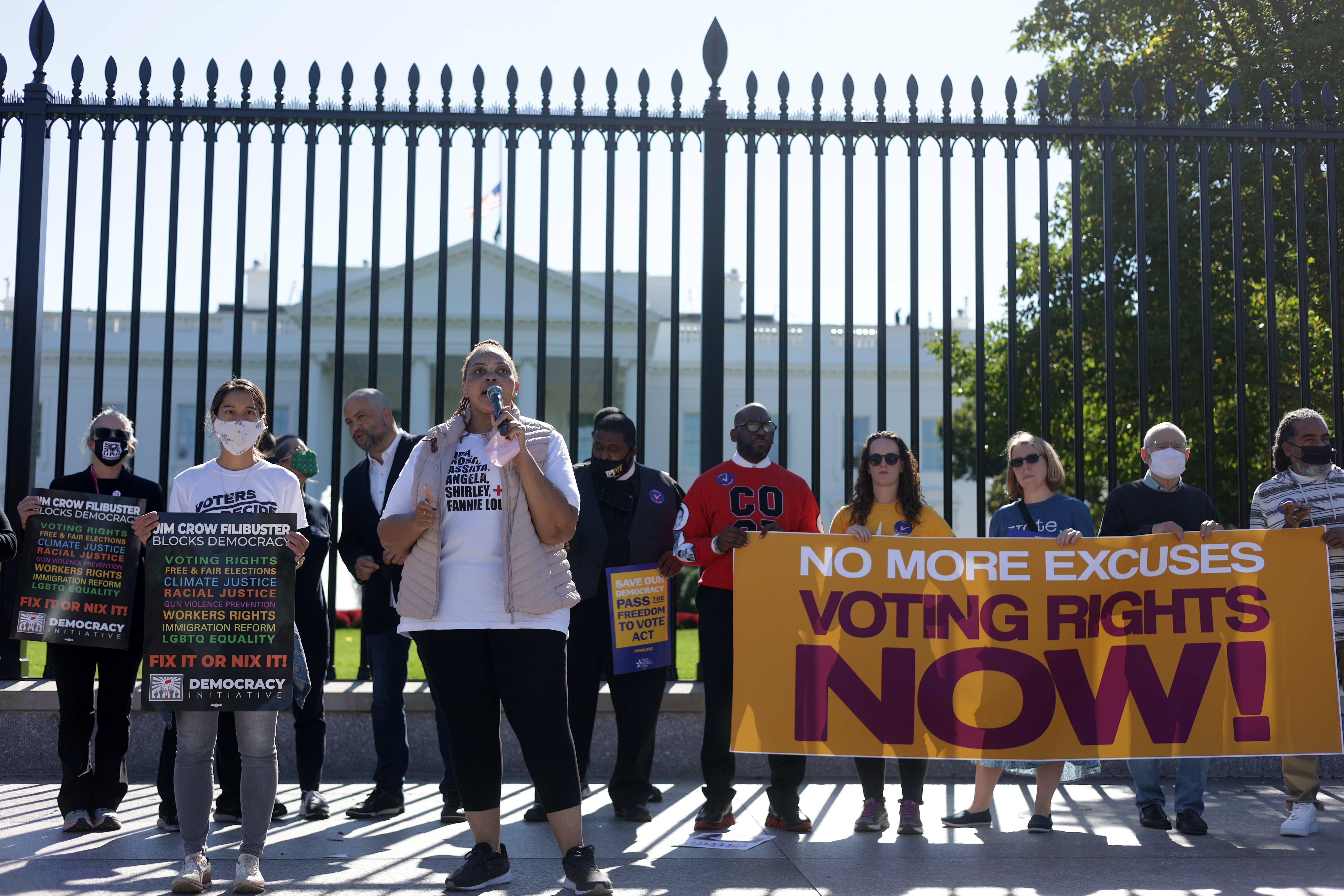 Democracia estadounidense en “espiral descendente” sin protección del derecho al voto, advierte senador