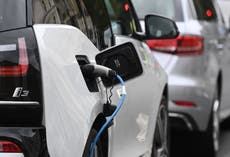 Joe Manchin pone en pausa tensión entre México y EUU por estímulo a vehículos eléctricos