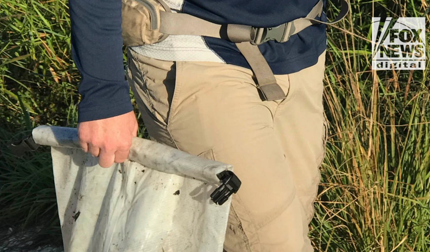 La bolsa que contenía los objetos personales de Brian Laundrie fue sacada del Parque Ambiental Myakkahatchee Creek el miércoles por la mañana