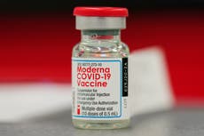 FDA aprueba mezclar vacunas contra COVID; respalda refuerzos