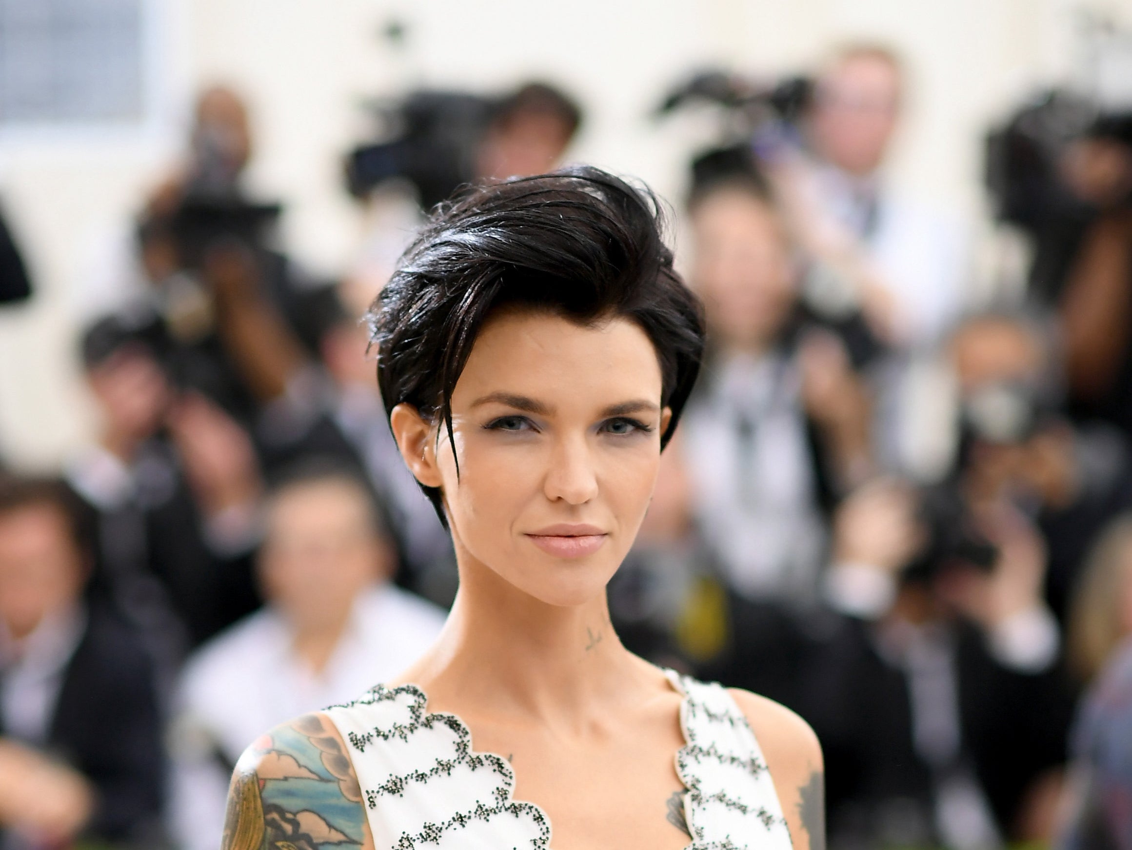 Warner Bros responde fuertemente después de que Ruby Rose acusó “ambiente tóxico” en el set de Batwoman