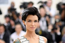 Warner Bros responde fuertemente después de que Ruby Rose acusó “ambiente tóxico” en el set de Batwoman