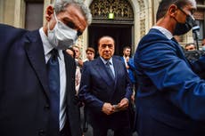 Abogados: Berlusconi es absuelto en juicio por corrupción