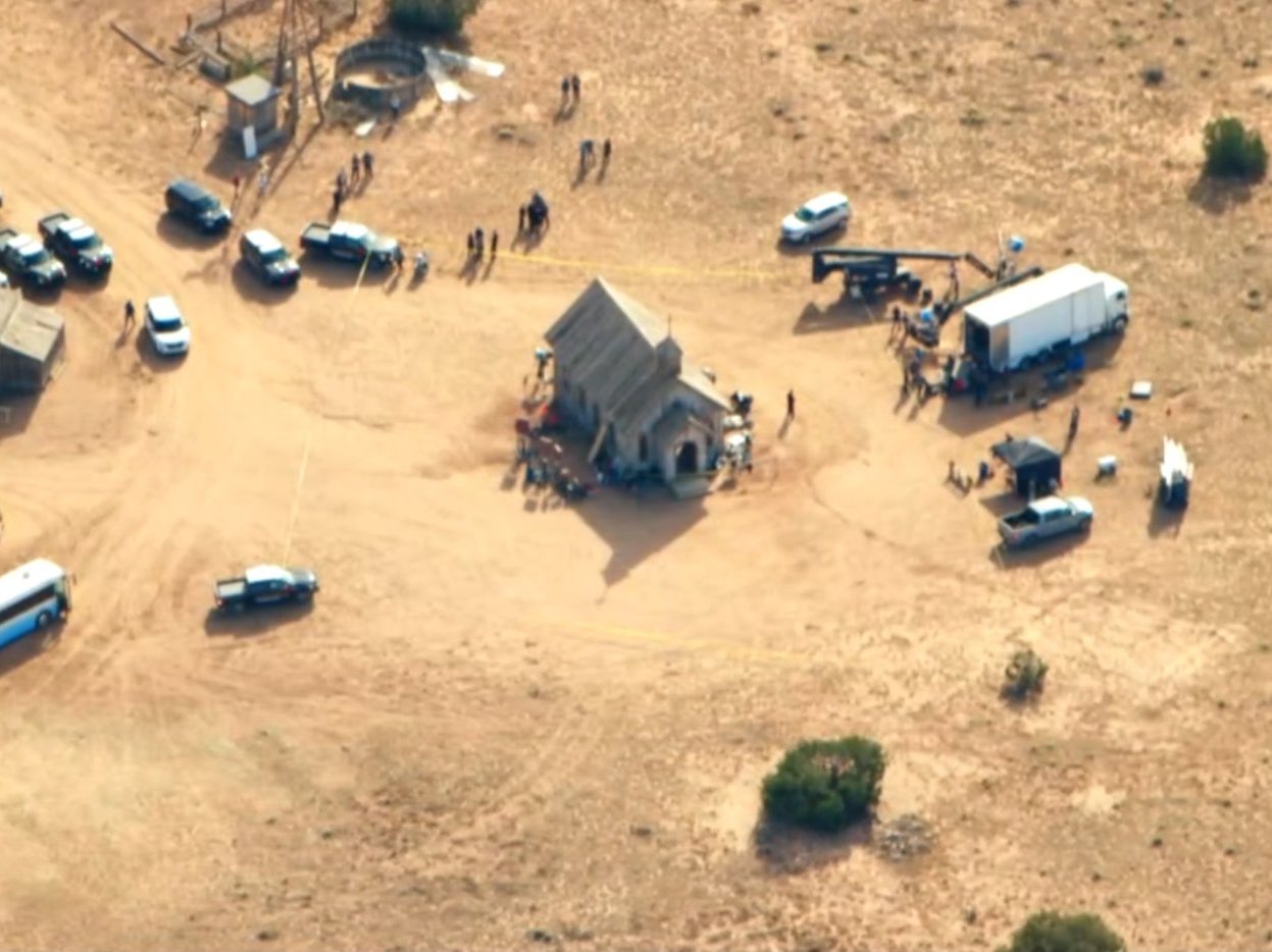 Rust: Alec Baldwin “conmocionado y entristecido” después de disparar fatalmente a una mujer