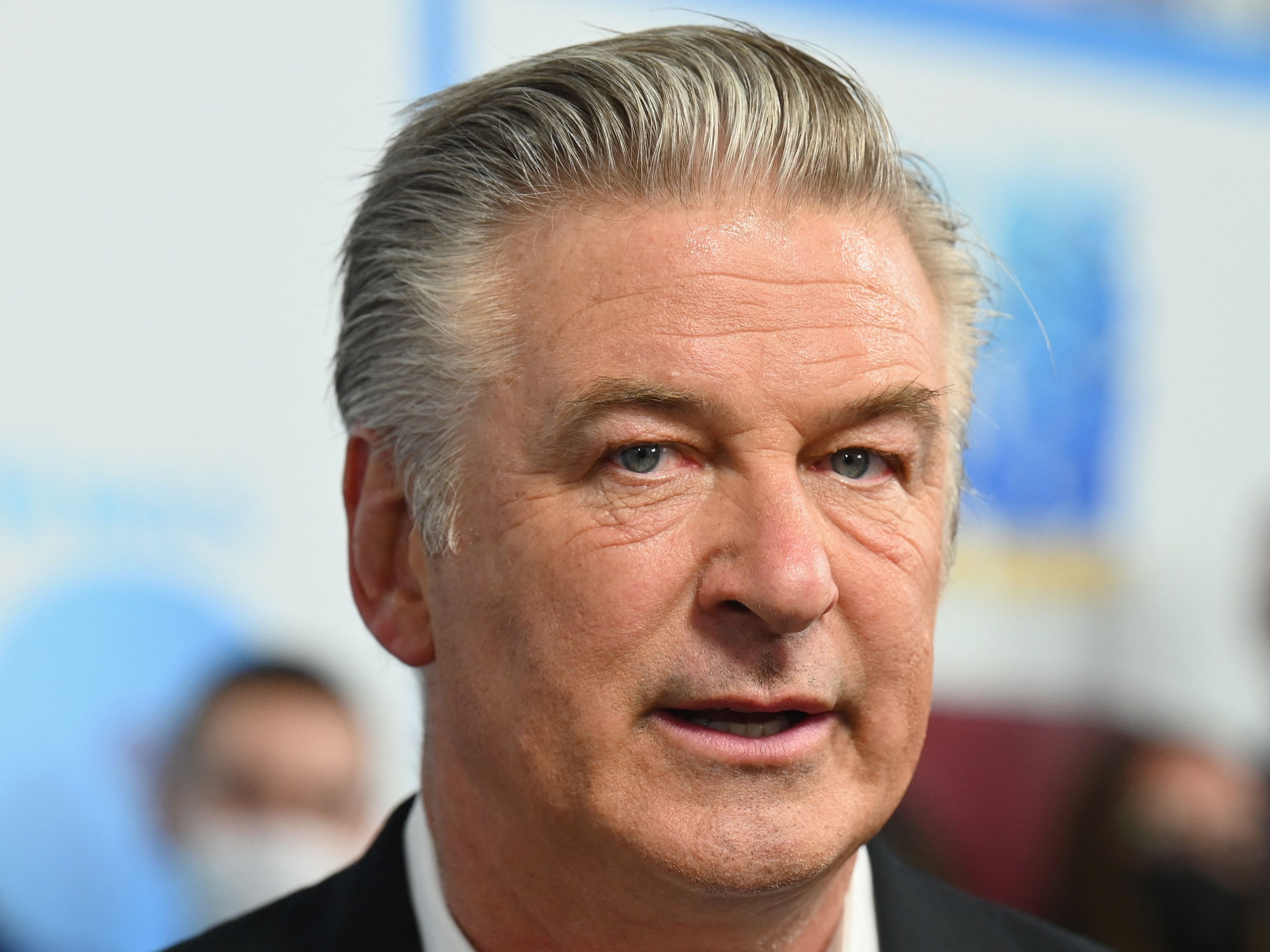 Rust: Captan a Alec Baldwin “llorando” afuera de la oficina del aguacil de Santa Fe
