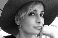 Arma en el asesinato de Halyna Hutchins supuestamente utilizada con munición real para práctica de tiro, dice un informe