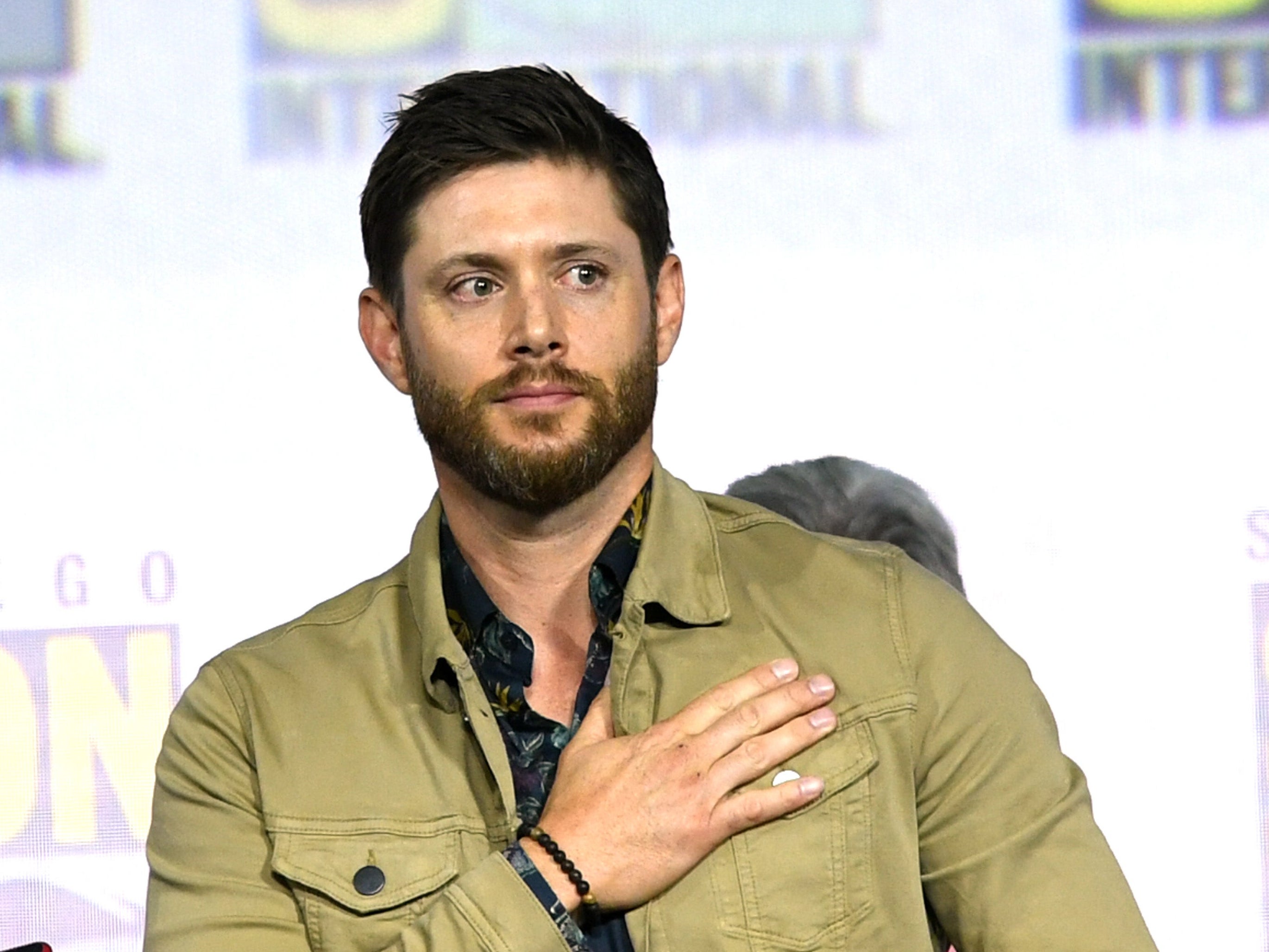 Jensen Ackles, coprotagonista de Alec Baldwin, habló sobre el entrenamiento con armas antes del rodaje de Rust