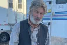 Alec Baldwin aún podría enfrentar cargos por disparo en set de ‘Rust’: “Él disparó el arma”