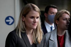 Exempleada dice que Facebook fomenta el odio online