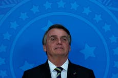 Bolsonaro afirma que vacuna causa sida; Facebook borra video