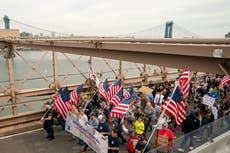 Manifestantes antivacunas cerraron el puente de Brooklyn para protestar contra el mandato de Nueva York