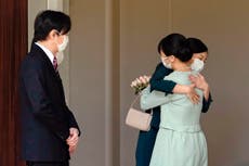 Princesa japonesa se casa con plebeyo, deja la familia real