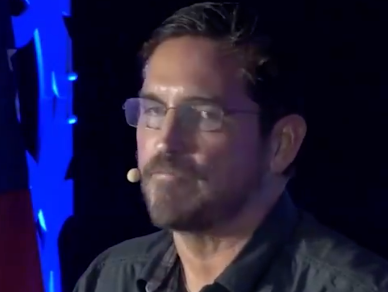El actor de la Pasión de Cristo Jim Caviezel le dice a la conferencia de QAnon que envíe a sus enemigos 'de regreso al infierno donde pertenecen'