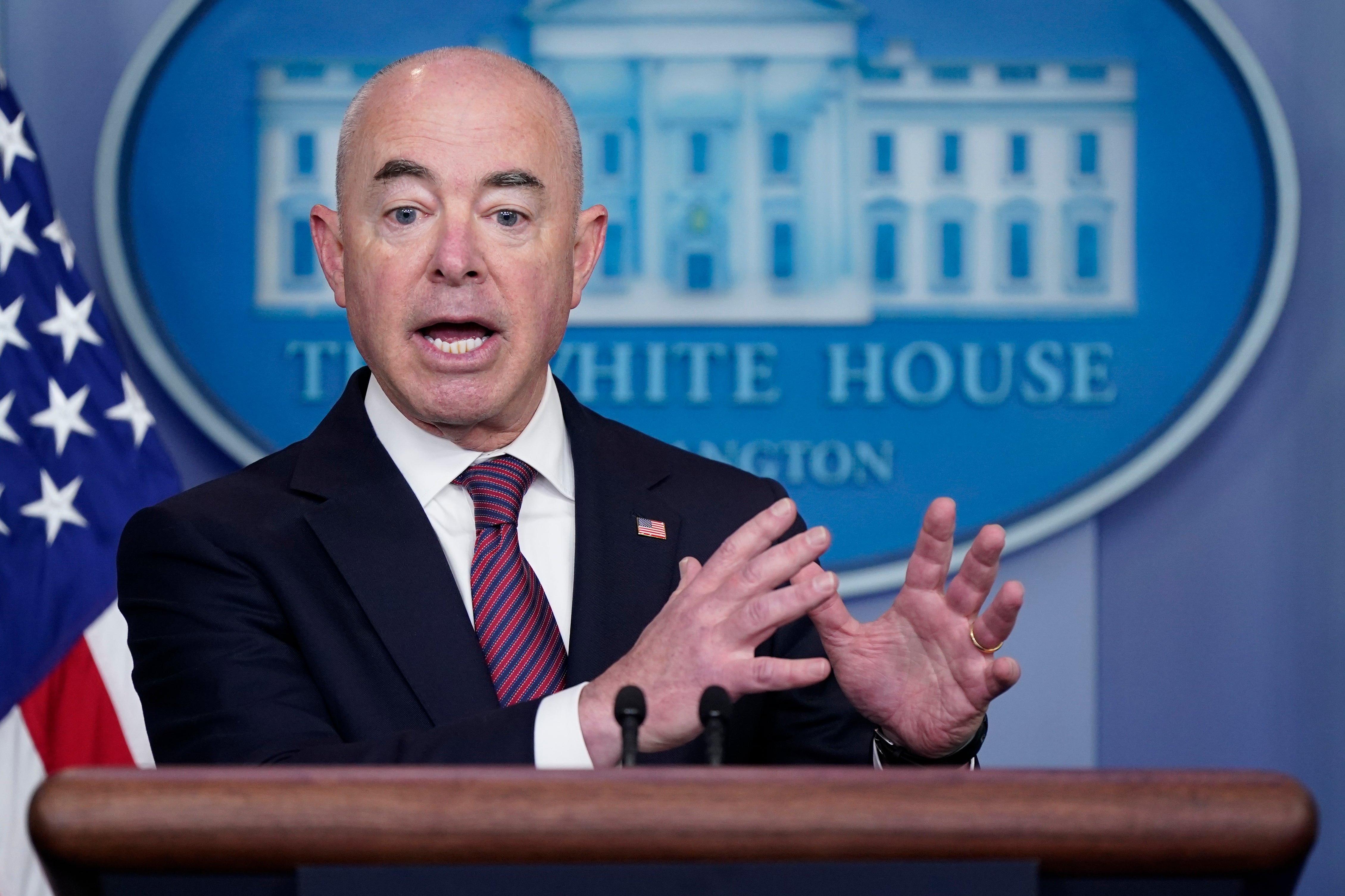 EE.UU. limitará arrestos de migrantes en zonas “protegidas”