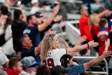 ¿Qué es el ‘tomahawk chop’ que realizan los aficionados de los Atlanta Braves y es racista?