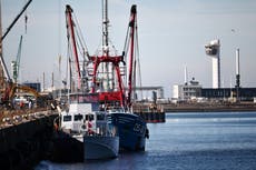 Reino Unido convoca a embajadora de Francia ante la escalada en la disputa por los barcos pesqueros