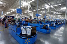 Personal de Walmart se quedó atrás cuando Starbucks aumentó el salario por hora a 15 dólares