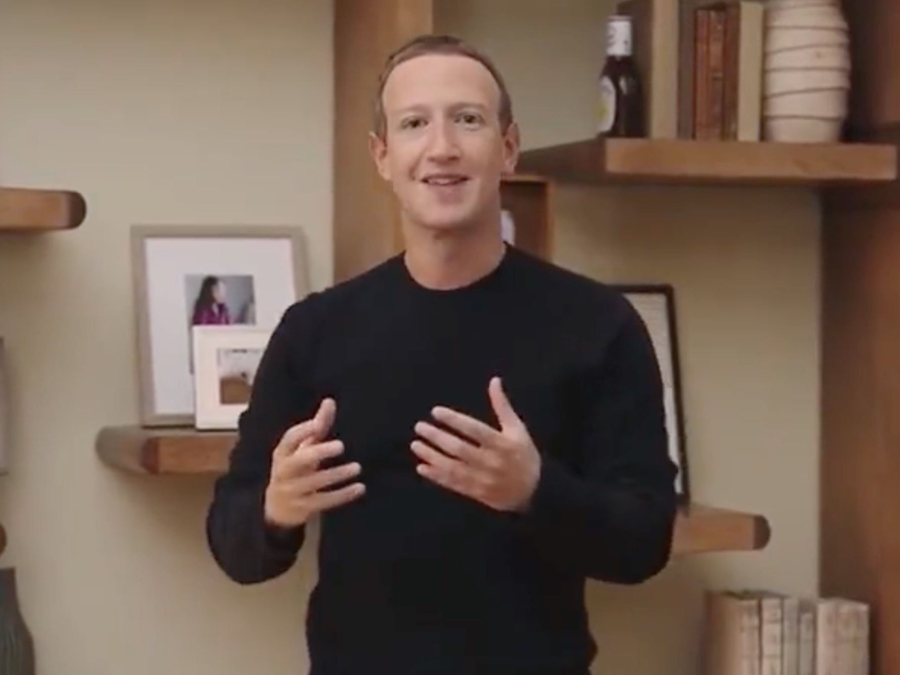 La extraña decoración del hogar de Mark Zuckerberg vista en un video en vivo