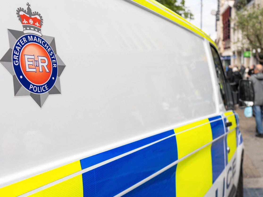 Oficiales de policía son despedidos luego de dejar libre a un sospechoso de abuso doméstico