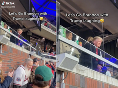 Captan a Trump riendo mientras fanáticos entonan “Let’s Go Brandon” en partido de béisbol