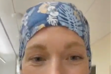 Enfermera se filma a sí misma siendo expulsada de su trabajo por negarse a recibir la vacuna anti COVID-19