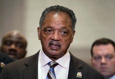 Hospitalizan al reverendo Jesse Jackson tras una caída