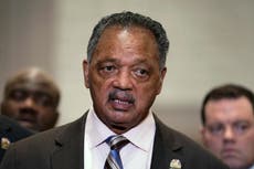 Hospitalizan al reverendo Jesse Jackson tras una caída