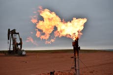 Reino Unido desaira el pacto para acabar con el petróleo y el gas a pesar de ser el anfitrión de la Cop26