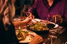 Influencer acusa a restaurantes italianos de sexismo tras recibir menú sin precios