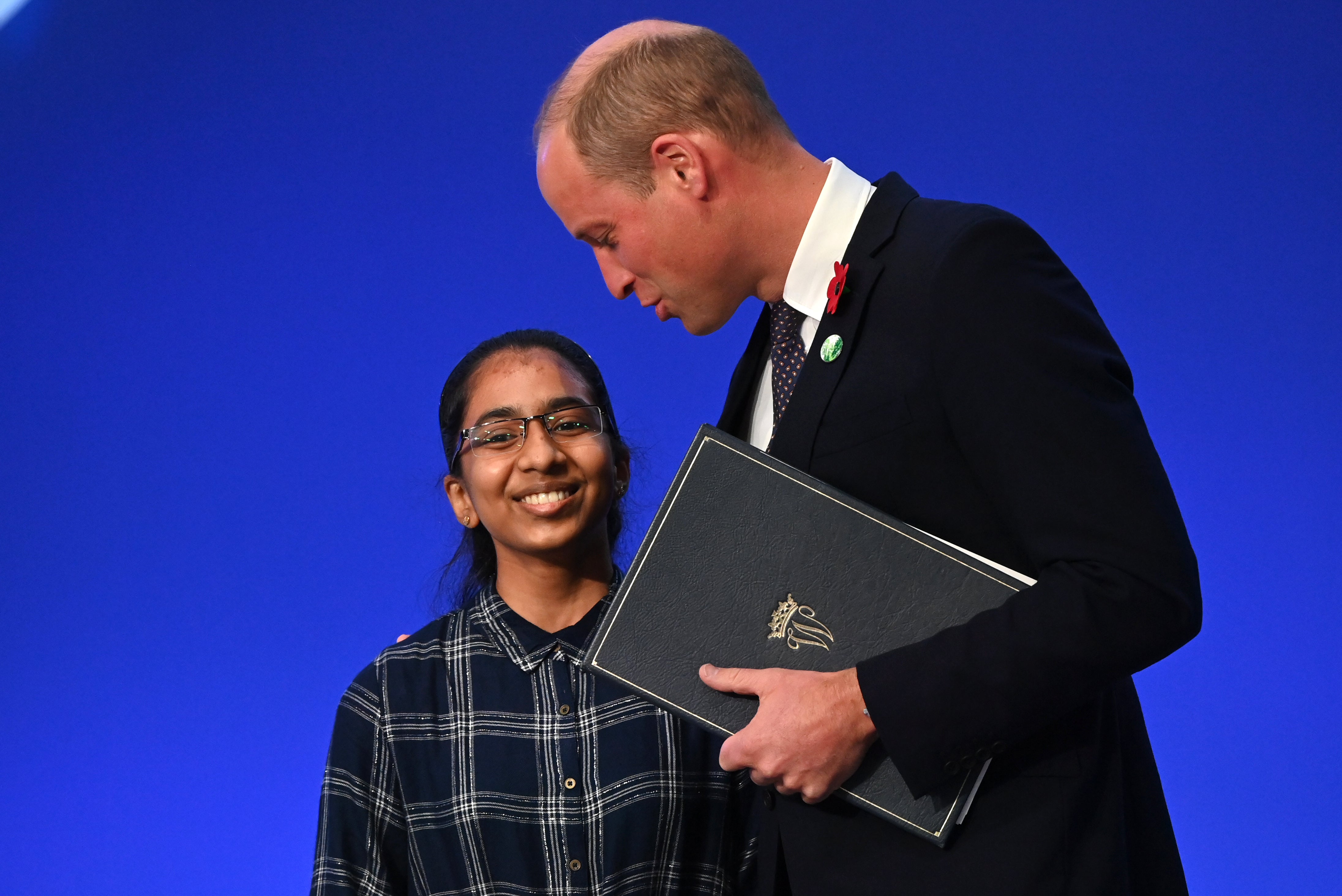Inventora adolescente Vinisha Umashankar recibe ovación de pie en la COP26: “dejen de hablar y comiencen a actuar”