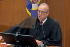 Juez publica nombres de jurados del juicio a Derek Chauvin