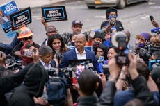 NYC: Eric Adams busca “revisar” los mandatos de vacunación de la ciudad