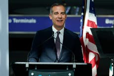 Alcalde de Los Ángeles da positivo por COVID en cumbre COP26