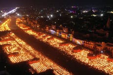 India celebra festival de la luz pese al temor al COVID-19