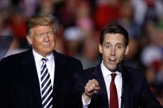Grupo de víctimas de tiroteos demanda a la NRA por supuestas donaciones ilegales que beneficiaron a Trump