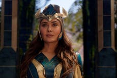 Salma Hayek se sintió como la mamá en el set de "Eternals"