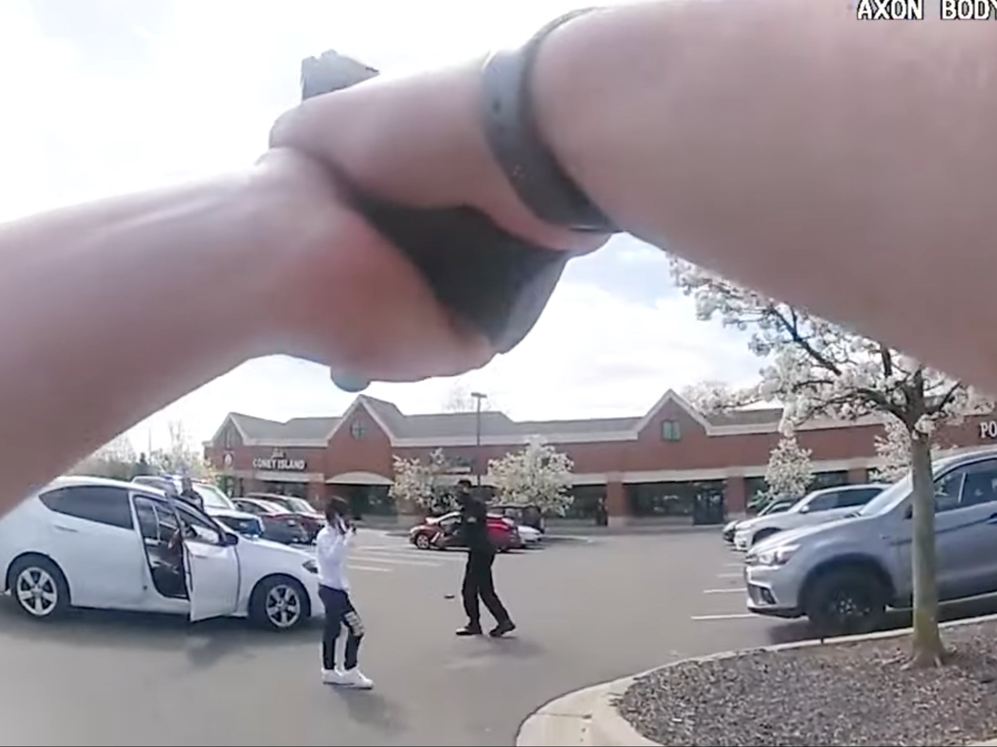 Detroit: Video muestra a la policía deteniendo a un niño de 10 años a punta de pistola